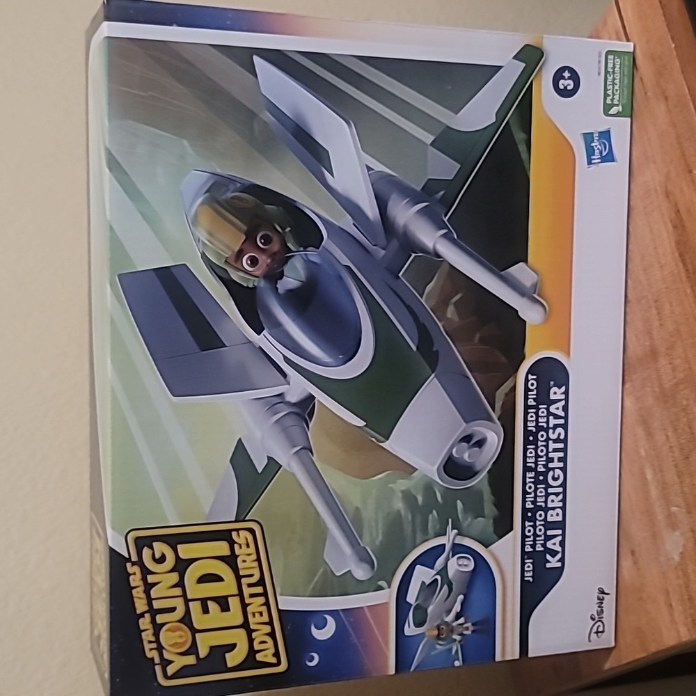 Star Wars Young Jedi Adventures.  Kai Brightstar Star fighter action figure.